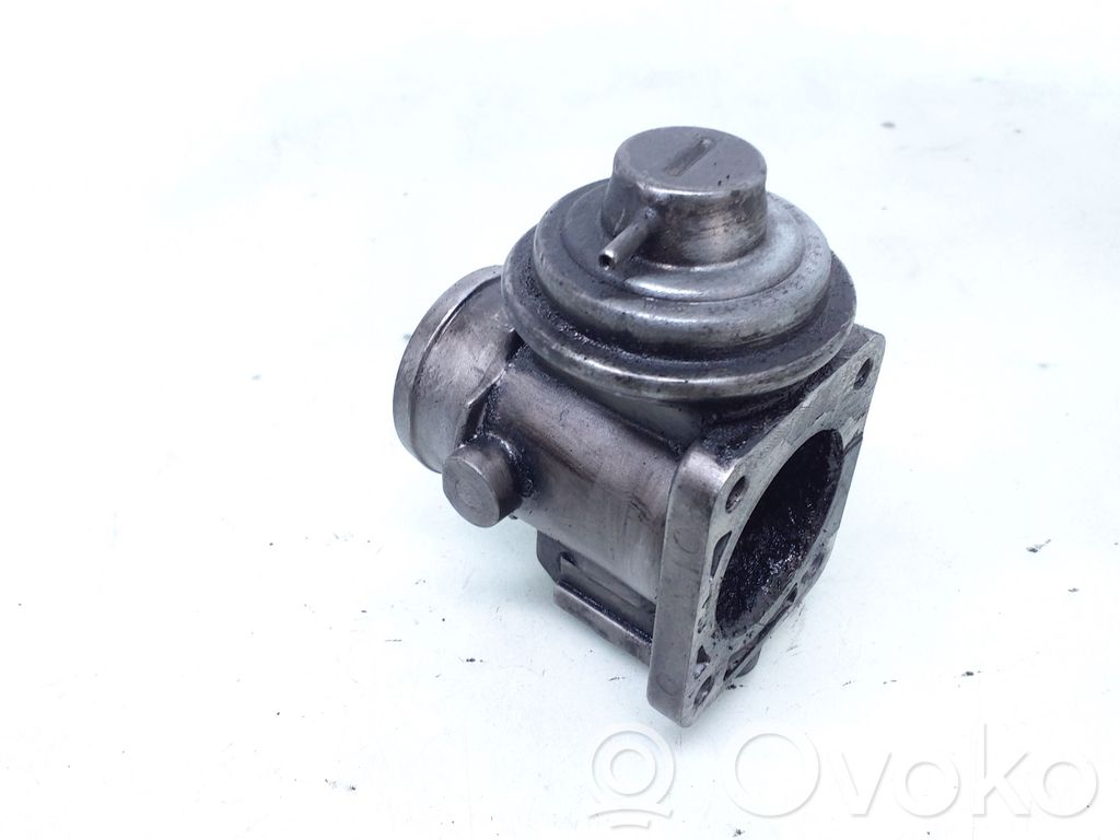 Opel Omega B1 EGR valve 