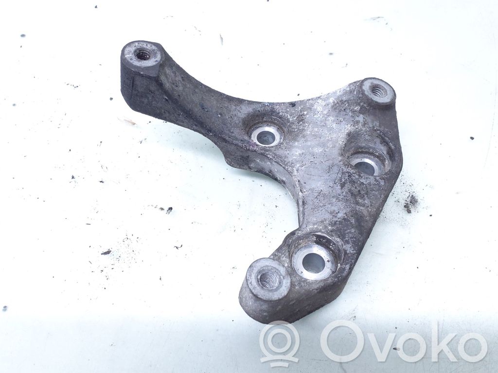 Opel Zafira B Engine mounting bracket 