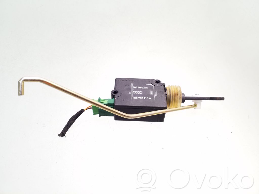 Audi A6 S6 C5 4B Stellmotor Heckklappe Kofferraumdeckel
