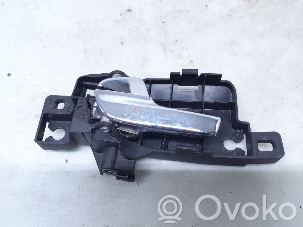 Manecilla interna puerta delantera   6M21U22601