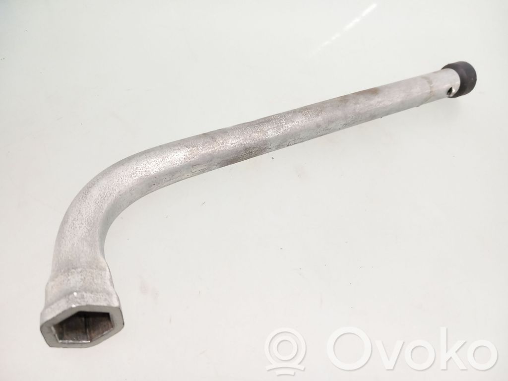 Volkswagen Caddy Wheel nut wrench 