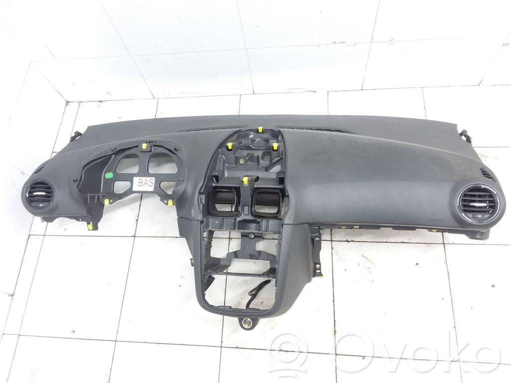 Opel Corsa D Panelis 