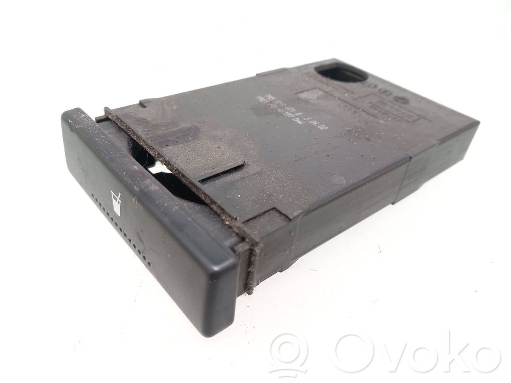 Ford Galaxy Cup holder front 