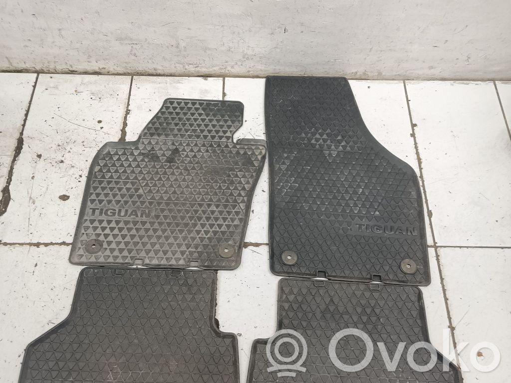 Volkswagen Tiguan Set covorașe auto 