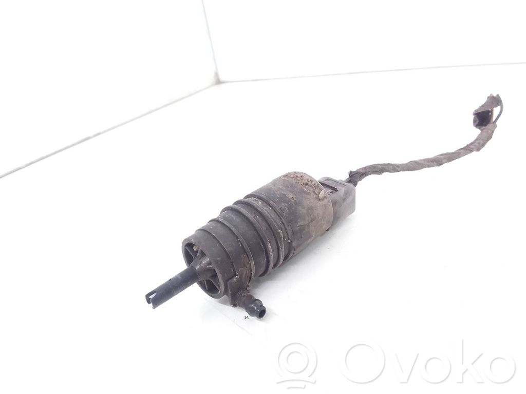 BMW 5 E39 Pompa spryskiwacza szyby przedniej / czołowej 