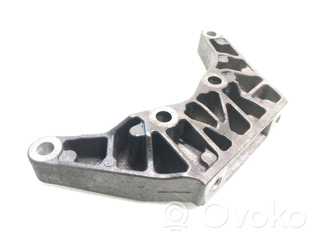 Volvo V70 Gearbox mounting bracket 
