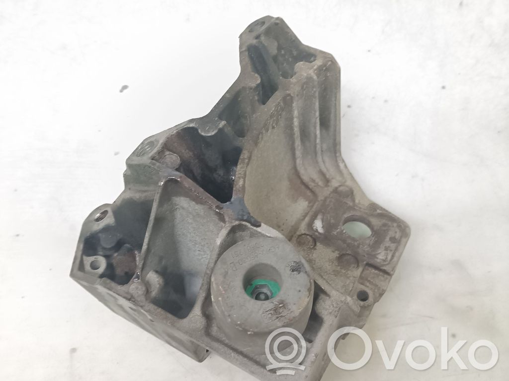 Engine mounting bracket   6G926P096FE,6G926F030BA