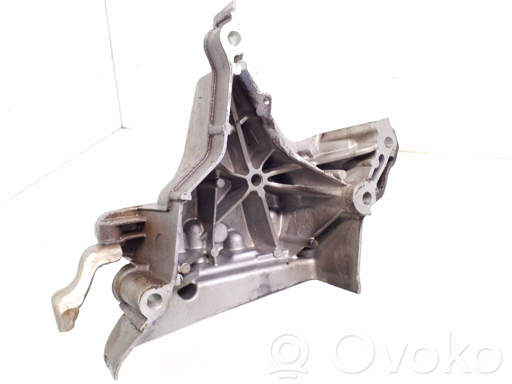 Volkswagen Golf VII Engine mounting bracket 