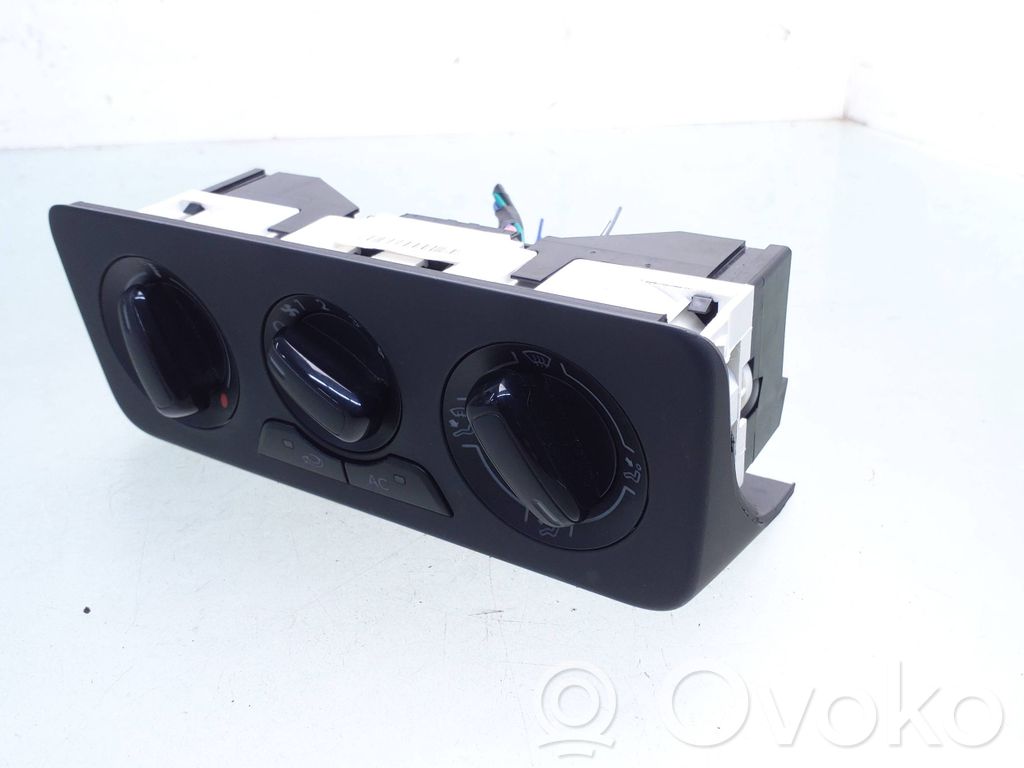 Audi A1 Climate control unit 