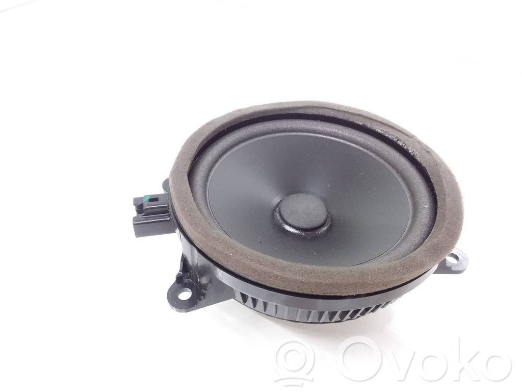 Enceinte de porte arrière   31489043