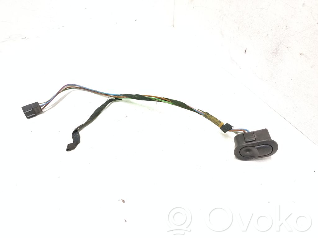 Opel Omega B1 Interruttore di controllo dell’alzacristalli elettrico 