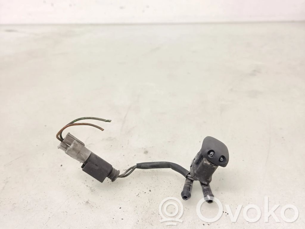 BMW 5 E39 Windshield washer spray nozzle 