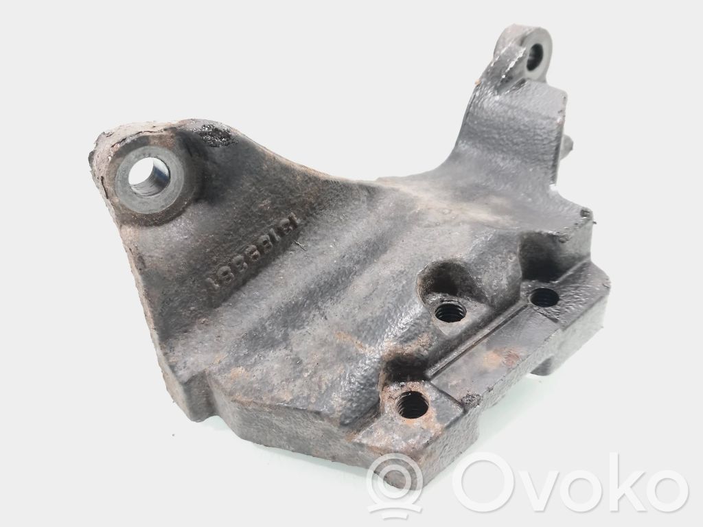 Opel Zafira B Engine mounting bracket 
