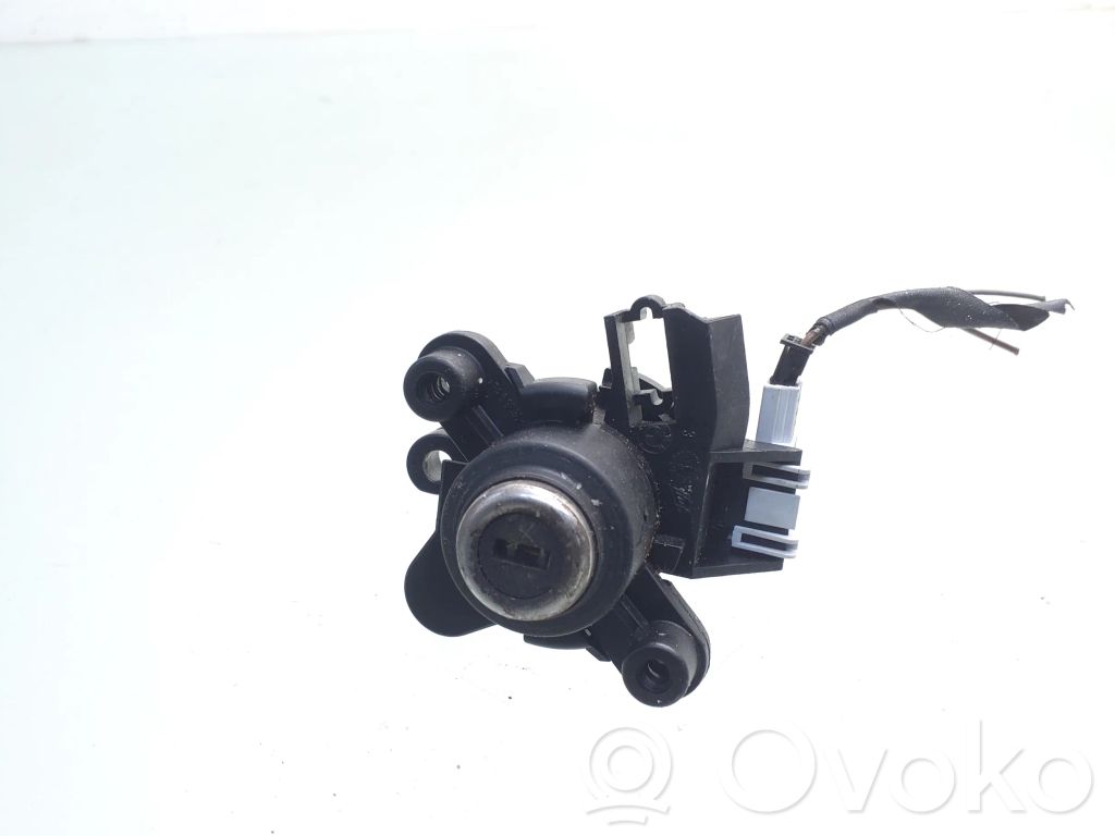 BMW 5 E60 E61 Tailgate exterior lock 