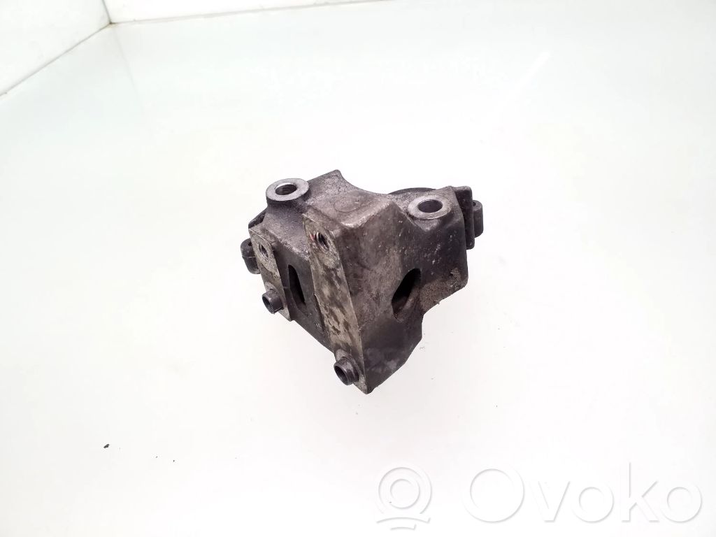 Peugeot 407 Engine mounting bracket 