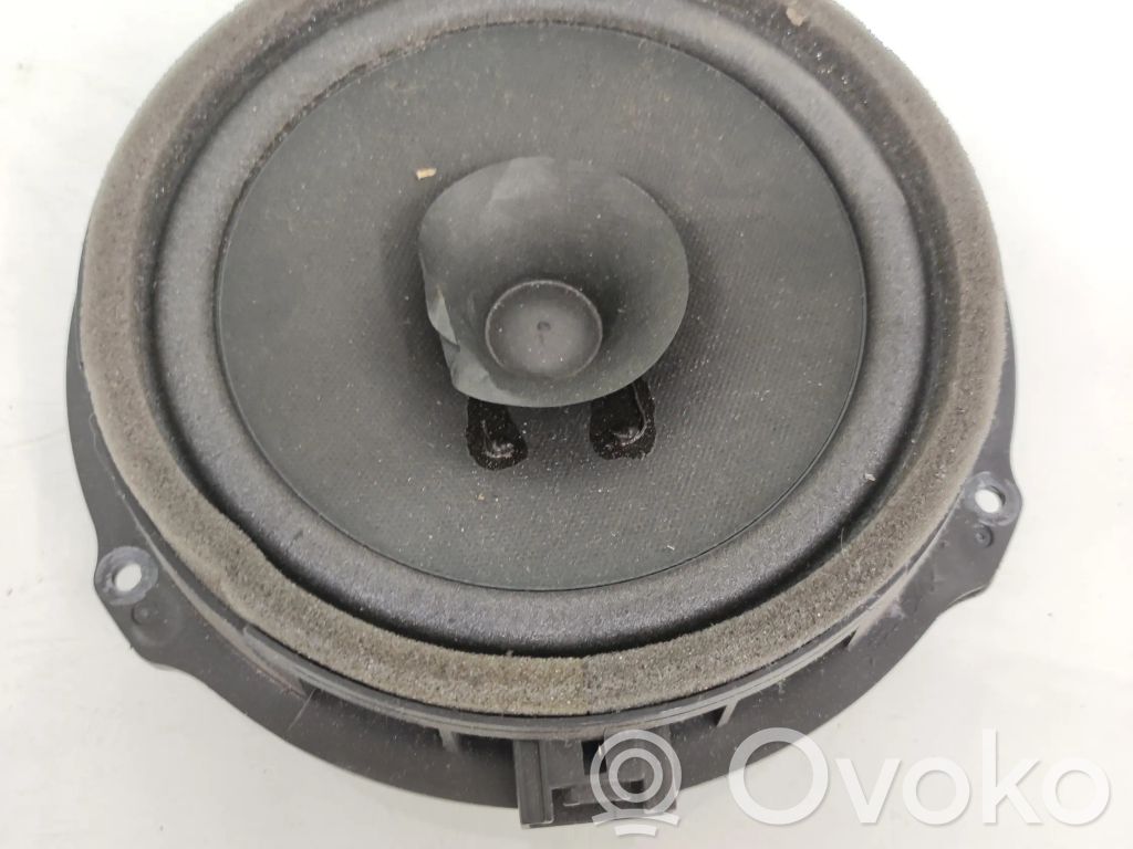 Enceinte de porte arrière   AA6T18808CA