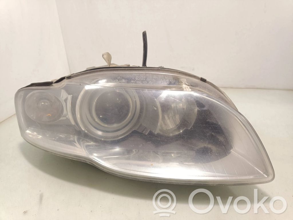 Audi A4 S4 B7 8E 8H Lampa przednia 