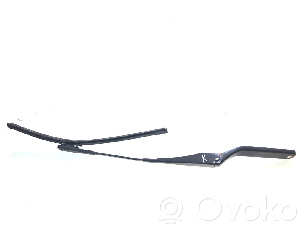 BMW 1 E81 E87 Front wiper blade arm 