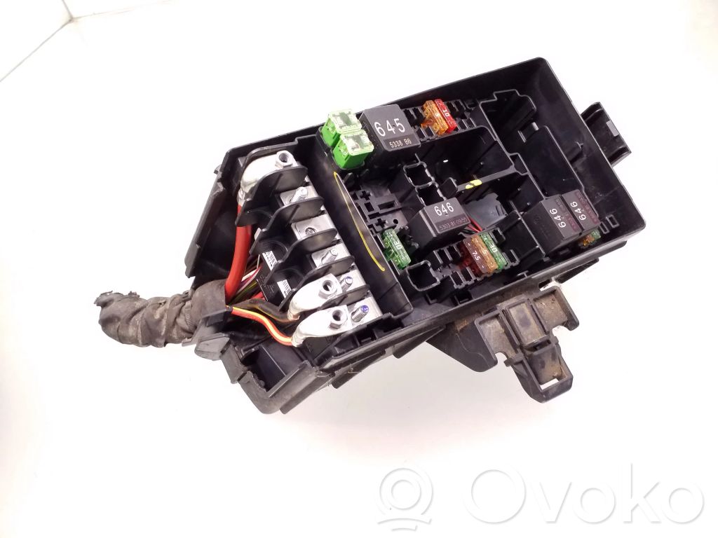 Audi A3 S3 8V Sulakemoduuli 