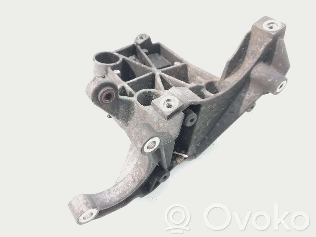 Volkswagen Touareg I Power steering pump mounting bracket 