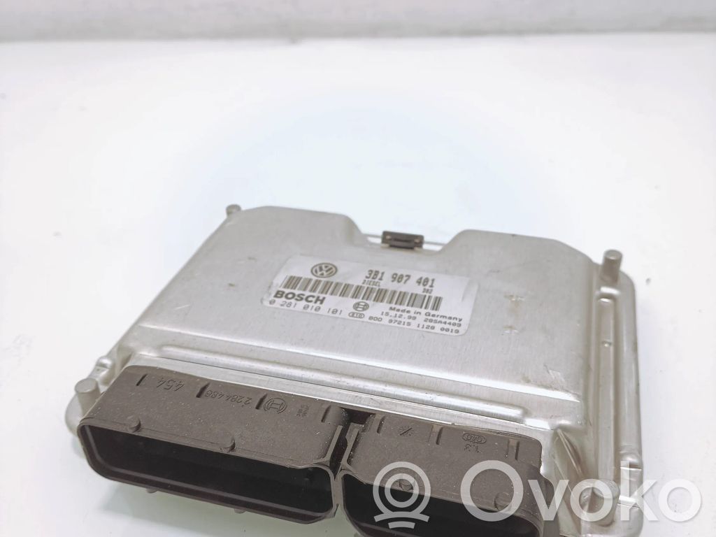 Volkswagen PASSAT B5 Engine control unit/module 