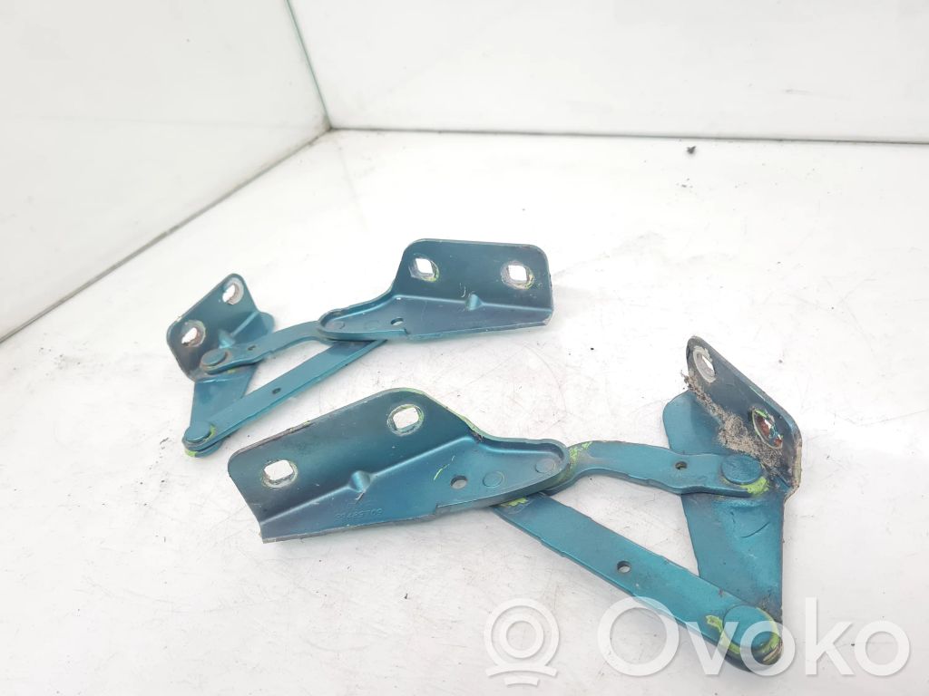Iveco Daily 3rd gen Konepellin saranat 