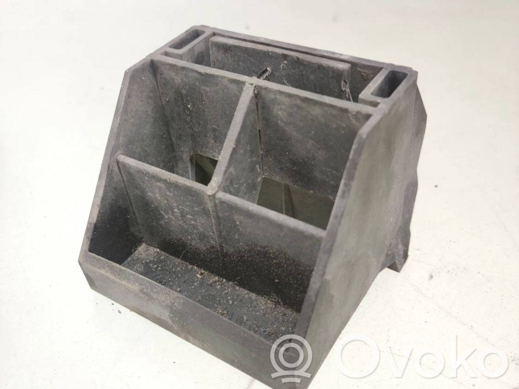 BMW 5 E60 E61 Fixation de radiateur 