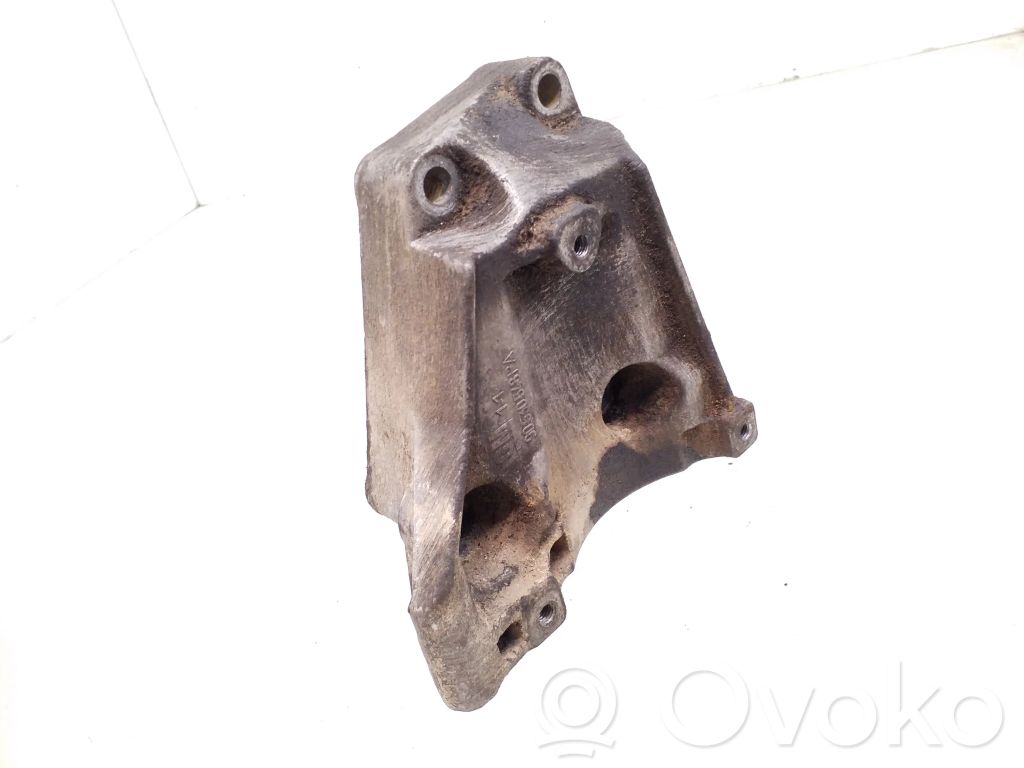 Engine mounting bracket   90530548