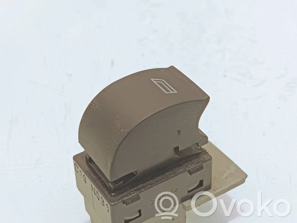 Interrupteur commade lève-vitre   4B0959855