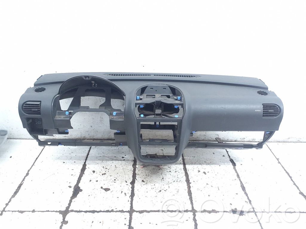 Opel Tigra B Dashboard 