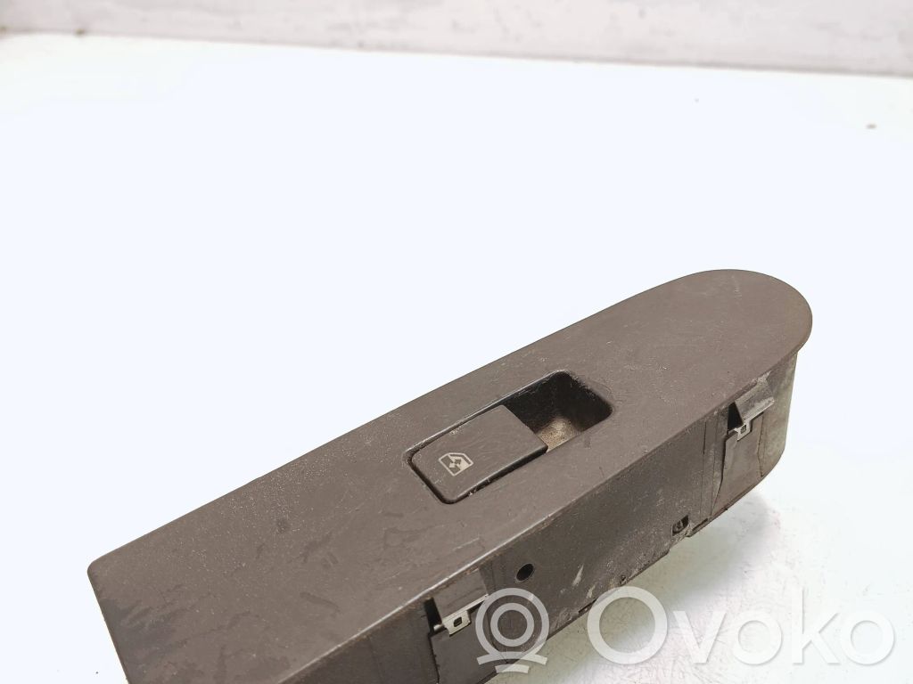 Opel Omega B2 Electric window control switch 