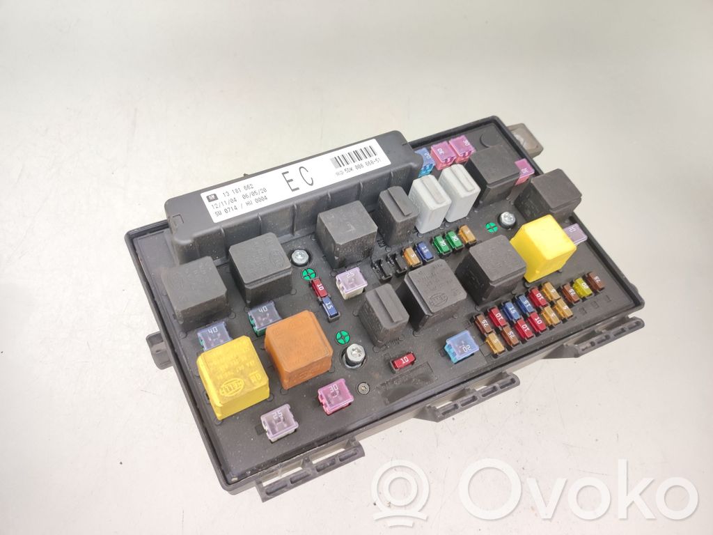 Opel Astra H Fuse module 