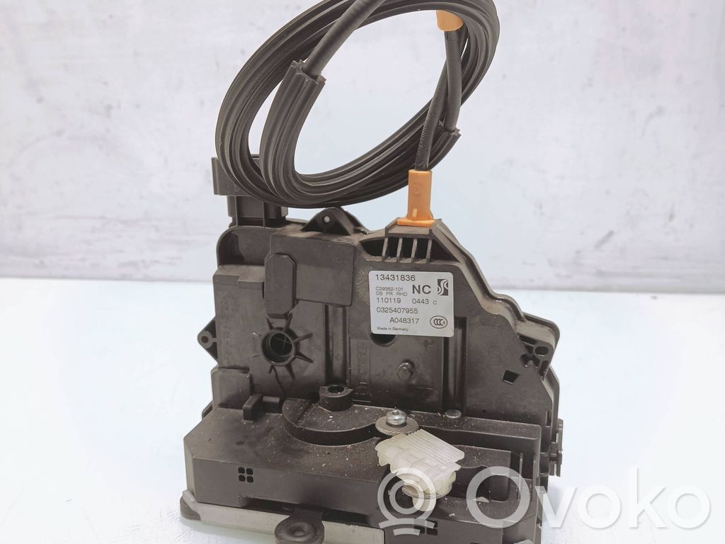 Opel Corsa E Front door lock 