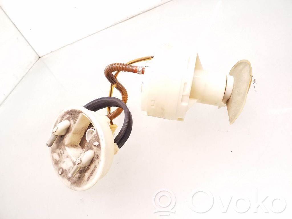 Audi A4 S4 B5 8D Bomba interna de combustible 