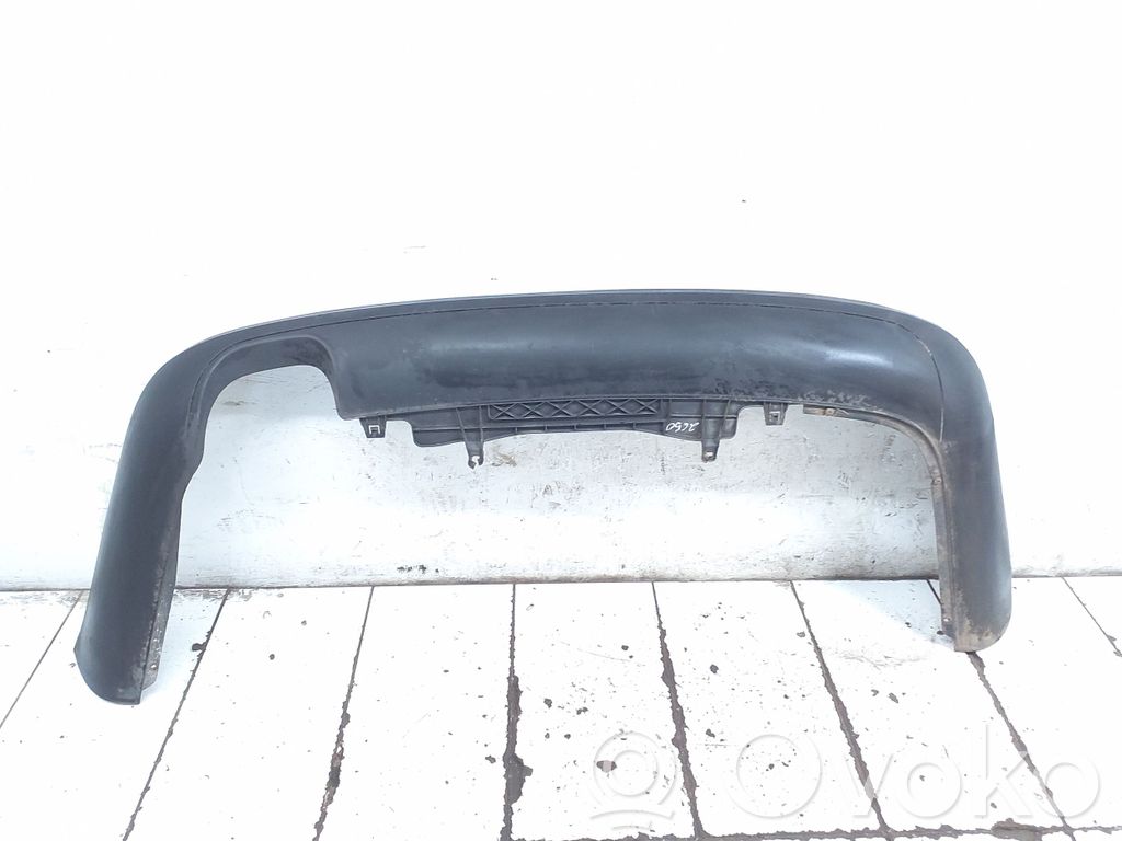 Volkswagen PASSAT B6 Moldura inferior del parachoques trasero 