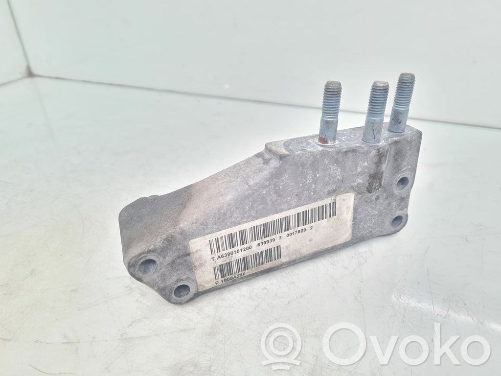 Mitsubishi Colt Variklio tvirtinimo kronšteinas 