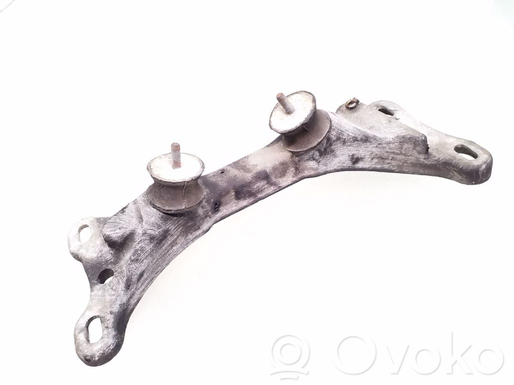 Gearbox mounting bracket   6757102