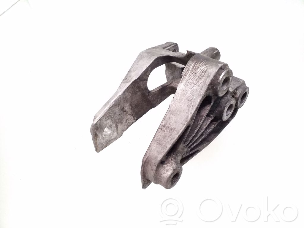 Chevrolet Captiva Engine mounting bracket 