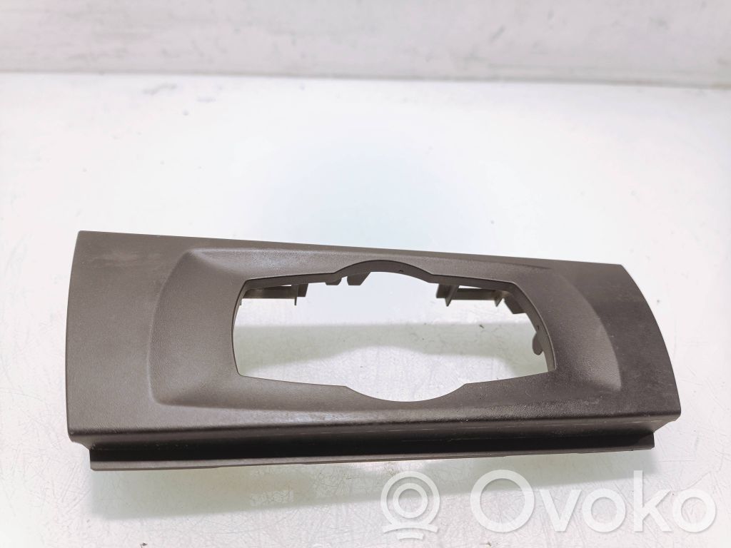 BMW 3 E90 E91 Kita panelės detalė 