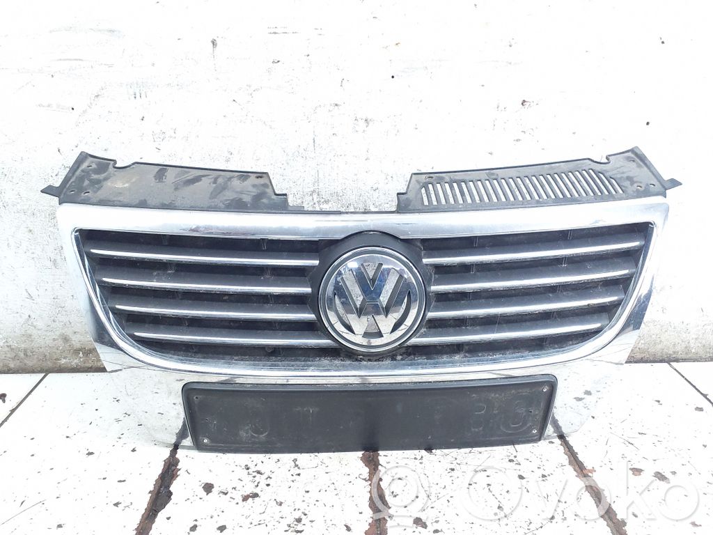 Volkswagen PASSAT B6 Grille calandre supérieure de pare-chocs avant