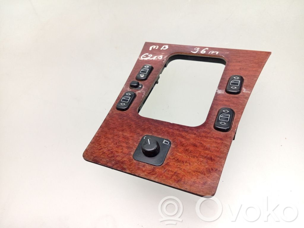 Mercedes-Benz E W210 Electric window control switch 