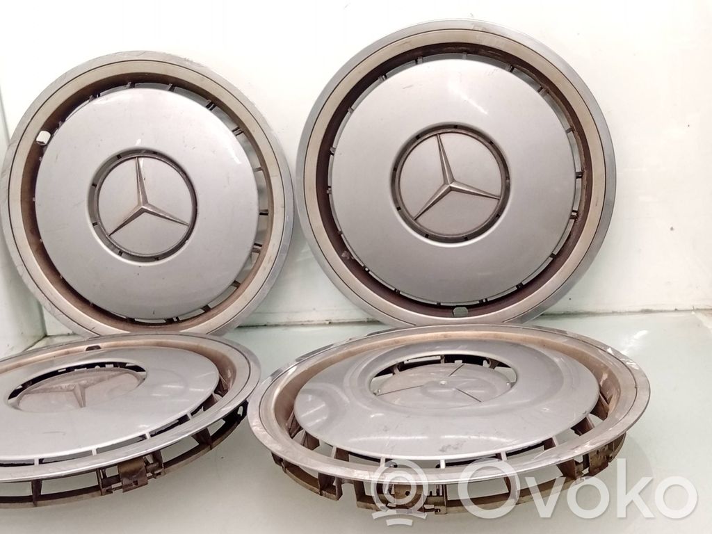 Mercedes-Benz E W124 Enjoliveurs R15