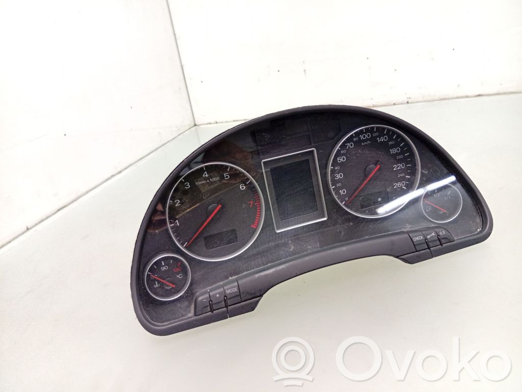 Audi A4 S4 B6 8E 8H Licznik / Prędkościomierz 