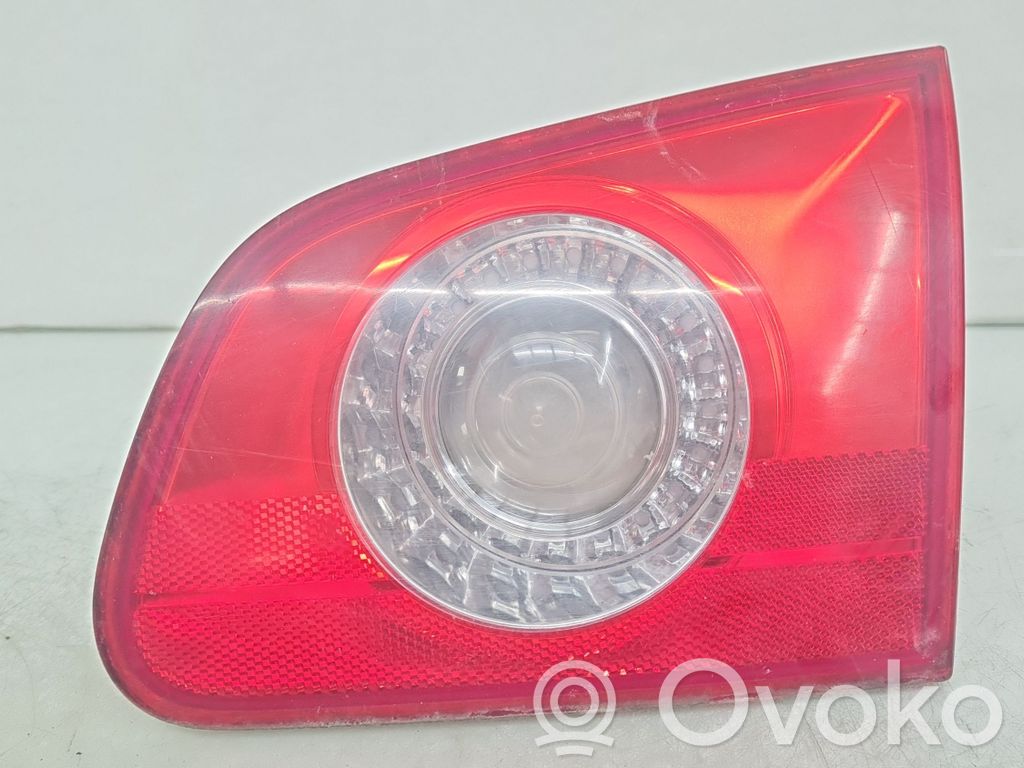 Volkswagen PASSAT B6 Lampă spate în capacul portbagajului