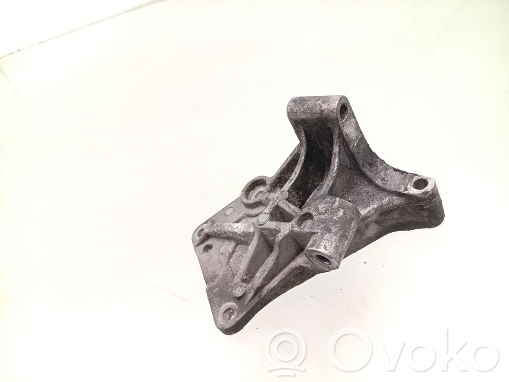 Citroen Xsara Picasso Engine mounting bracket 