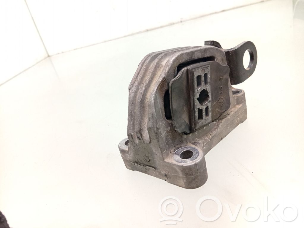 Volvo S80 Engine mount bracket 