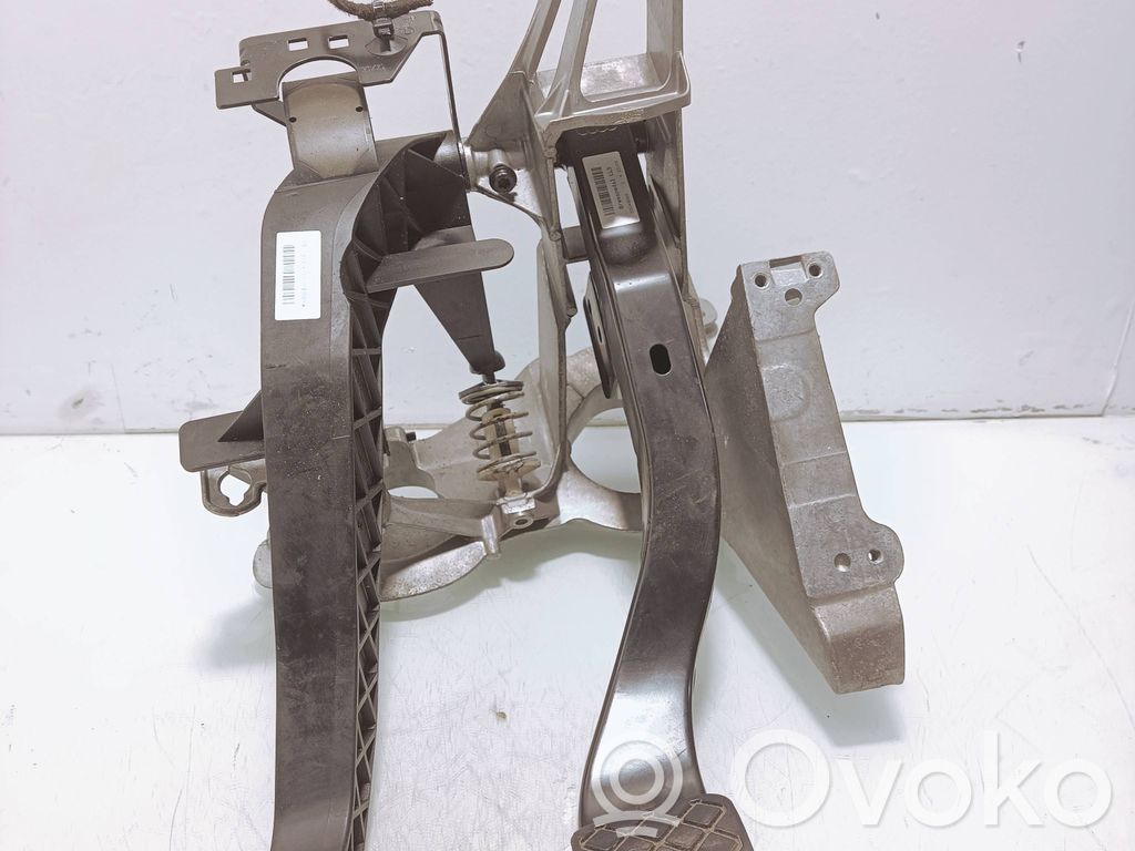 Audi A6 S6 C6 4F Assemblage pédale 