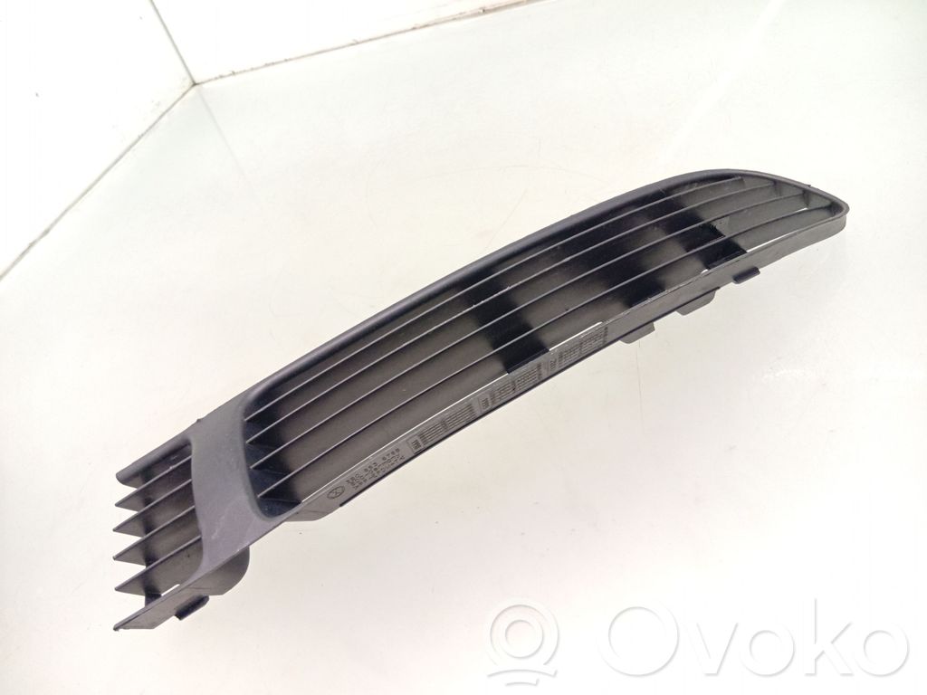 Volkswagen PASSAT B5 Grilă inferioară bară față 