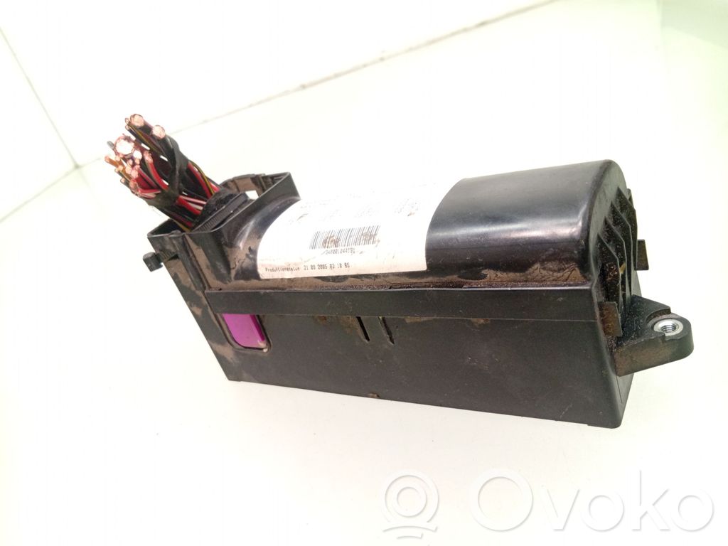 Volkswagen Touran I Fuse module 