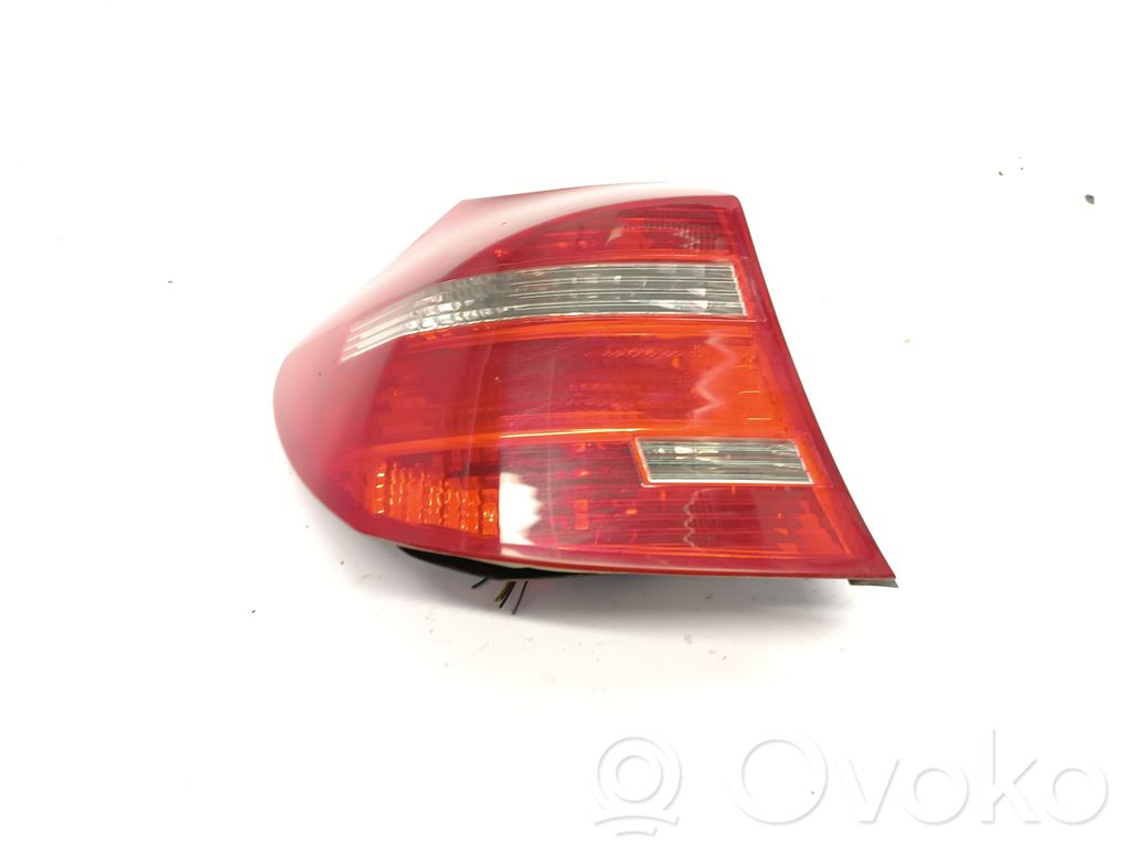 BMW 1 E81 E87 Aizmugurējais lukturis virsbūvē 